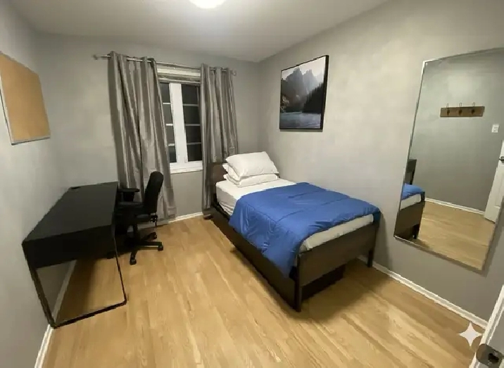 3 room available 01 Jun