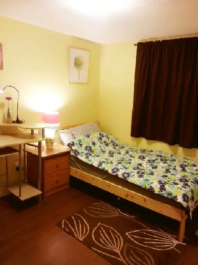 Birchmount & Eglinton ( private room )
