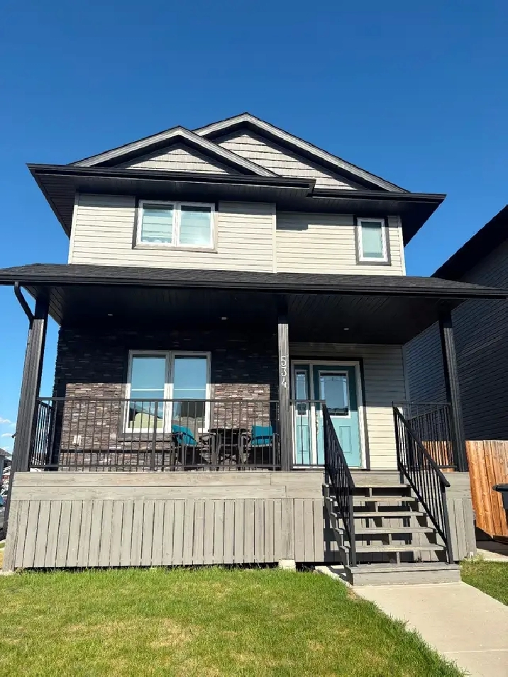 3 bed, 2.5 bath, two story home with detached garage. Warman, Sk