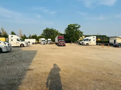 parking on route 90 available