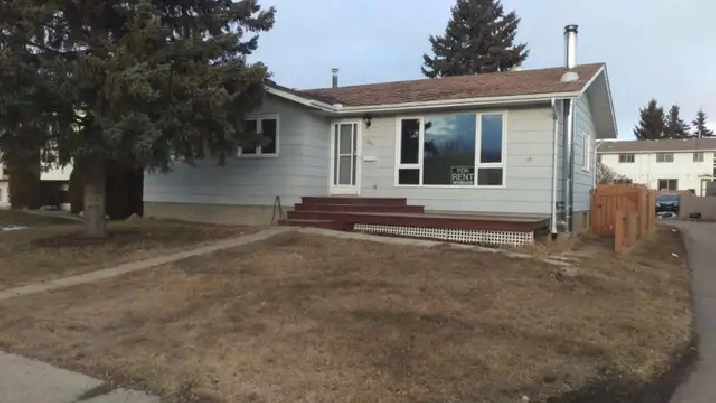 3 Bedroom House with 2 Car GARAGE for Rent Available June 15/26