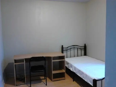 Non smoker boy student room beside metro angrignon available now