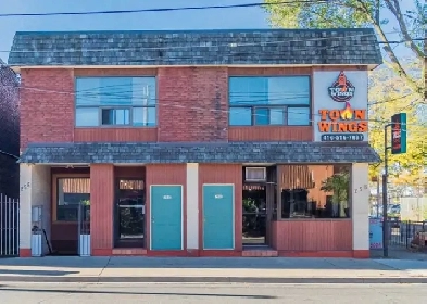 Commercial Space For Rent - 256 Lansdowne Avenue, Toronto