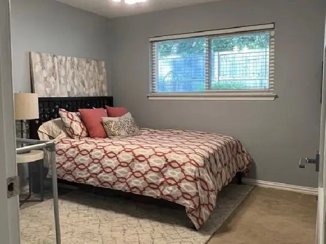 A private room for rent in Calgary, NW, AB , $500, Walk to LRT
