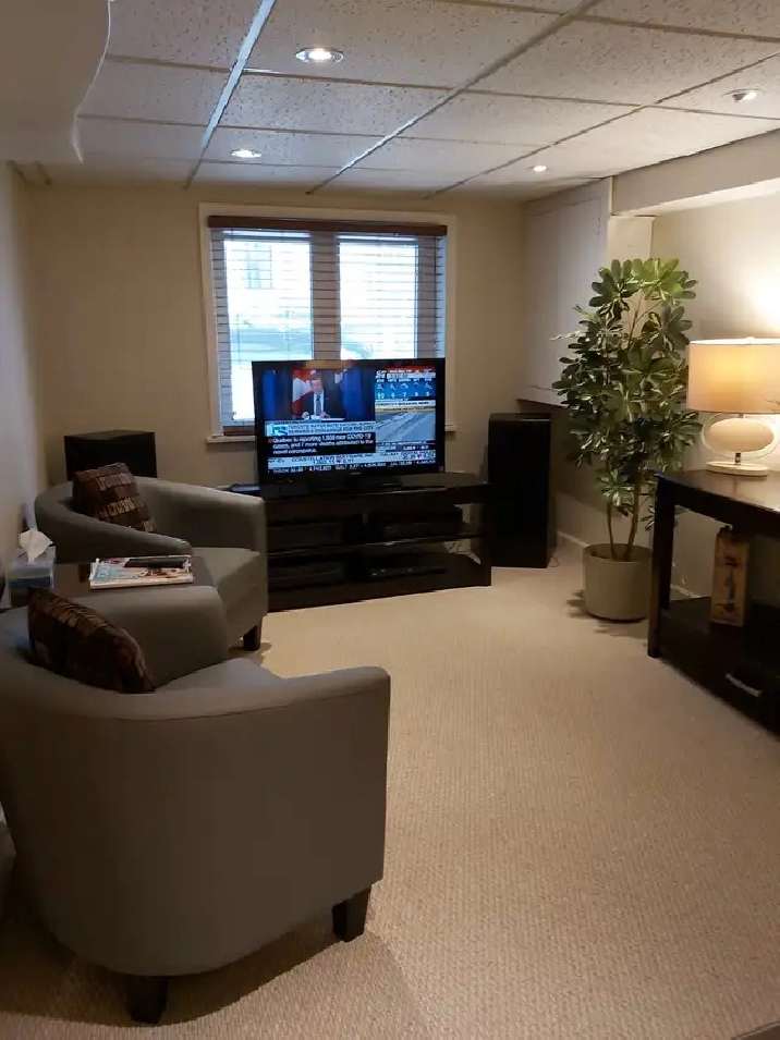 LUXURY FULLY FURNISHED 1 BEDROOM APARTMENT IN CENTRAL TORONTO