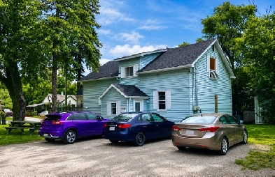 Barrie 2BR | Utilities & Laundry Included | Renovated