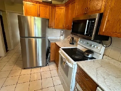 Eglinton West FEMALE roommate needed
