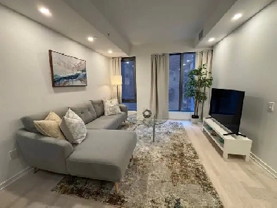 Furnished Private Room in Core Downtown (Female only)