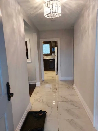 Gorgeous 3 bedroom MAIN FLOOR House