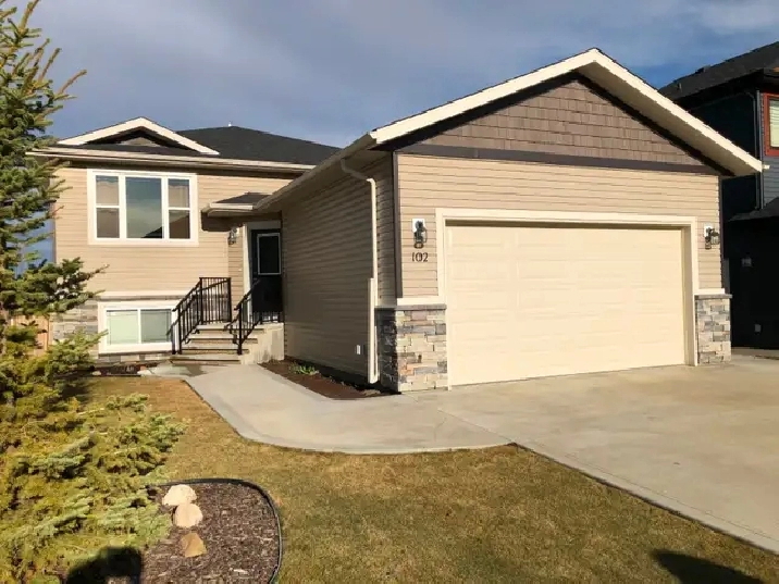 Available Immediately - 3 bed, 2 bath - Double Car Heated Garage