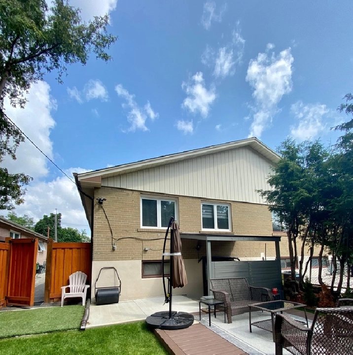 Yonge/Finch 1BR Unit with Separate Entrance