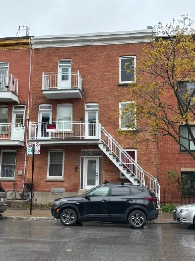 Métro Papineau, haut de triplex, électros inclus