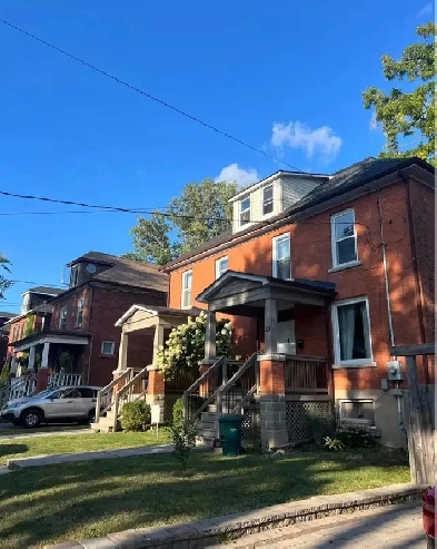 Queen's students - 5 bedroom home