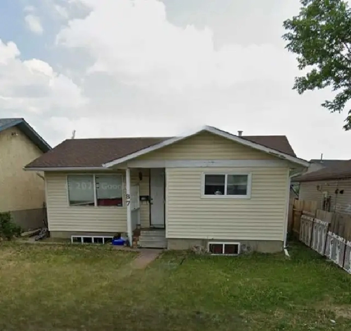 4 Bedroom House For Rent - Falconridge NE