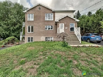Grand 5 ½ Haut de triplex à Sherbrooke, secteur Jacques-Cartier