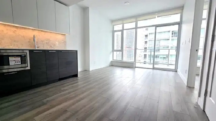 STUNNING 31st Flr 1Bd big Den/Office Brentwood – AC, Parking & V