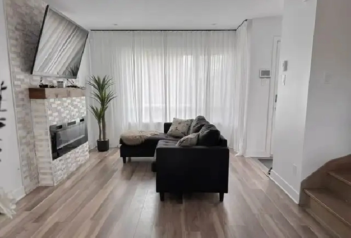 (À LOUER) Maison de ville – 3 ch. & cour privée