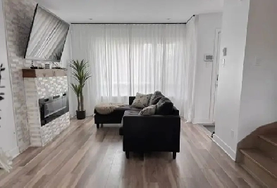 (À LOUER) Maison de ville – 3 ch. & cour privée