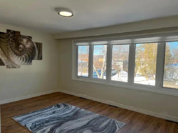 MASTER BEDROOM WITH PRIVATE WASHROOM NORTG YORK BATHURST ST