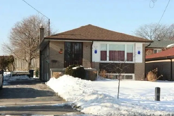 3 BED   1 BATH - Main Floor @ Mccowan & Ellesmere