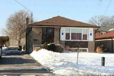 3 BED   1 BATH - Main Floor @ Mccowan & Ellesmere