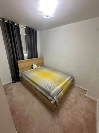 ROOM FOR RENT BAYVIEW AND HIGHWAY 7