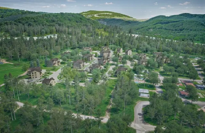 10 TERRAINS À VENDRE À STE-ADÈLE PRÊT À CONSTRUIRE POUR TRIPLEX