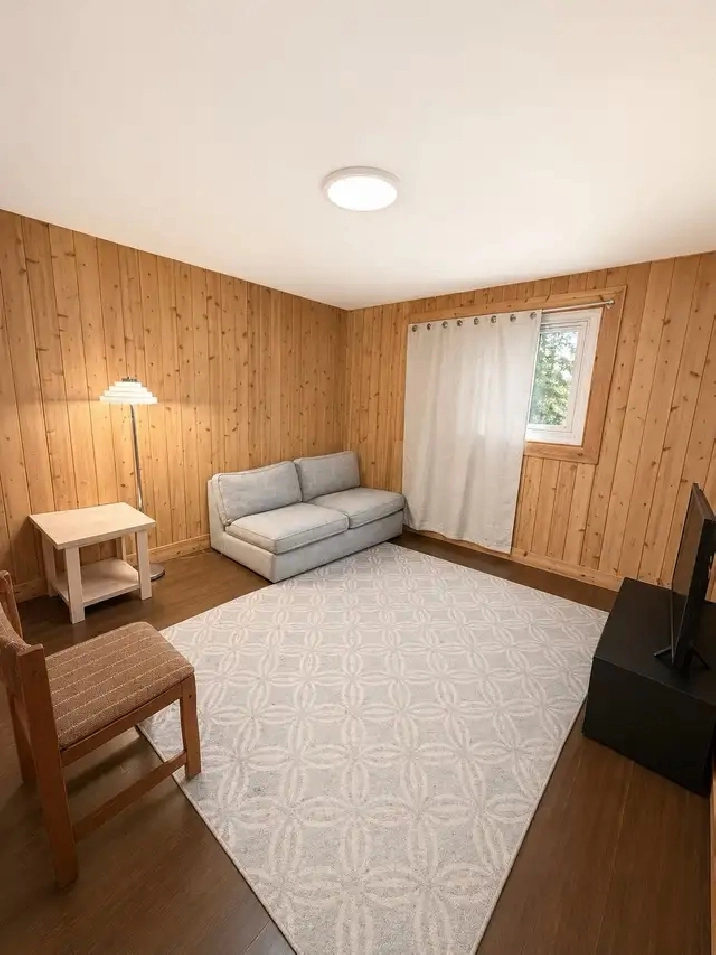 Room for Rent in Thornhill - $850/monthBright and clean upstairs