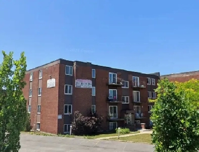 Grand 5 1/2 JUILLET La Prairie à côté A132, Pont Champlain 7min