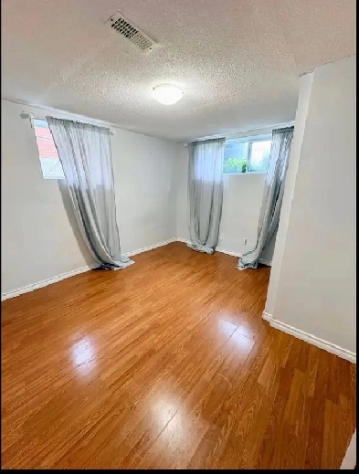 RENO'D PRIV.BDRM IN BRIGHT BSMT APT. UTILITIES INCLUDED