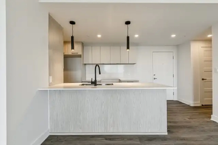 Magnifique Condo neuf 2 cac et balcon avec vue! Garage!