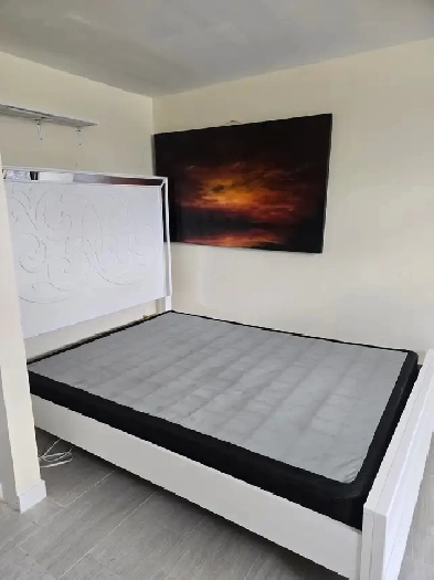 LARGE CLEAN ROOM FOR RENT