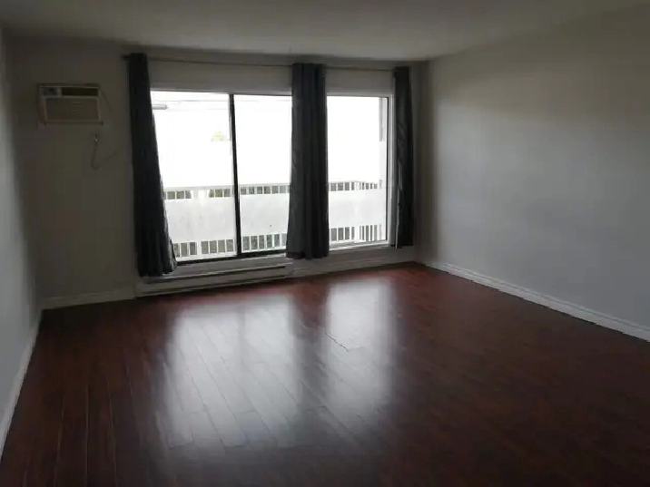 SPACIOUS – RENOVATED – PET FRIENDLY