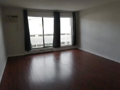 SPACIOUS – RENOVATED – PET FRIENDLY