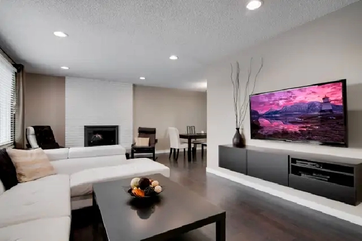 STUNNING FURNISHED 3 BEDROOM ZEN OASIS!