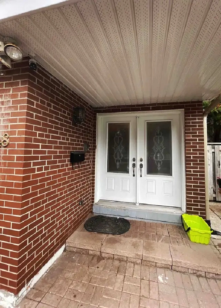 Spacious 4-Bedroom House for Rent – Finch & Hwy 404