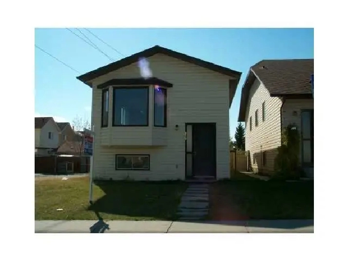 Falconridge whole single house 3 bedroom den $ 2150/m  ut