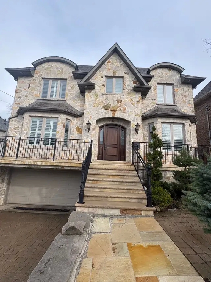 LAWRENCE AND BATHURST BASMENT APARTMENT