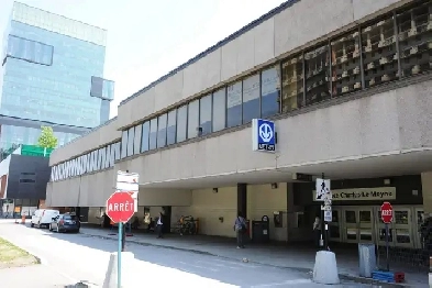 METRO Longueuil __ Entrée extérieur Privée __ (TOUT INCLUS)