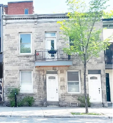 6 1/2 Apartment for rent in Little Italy!