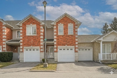 HOUSE FOR SALE IN BEAUTIFUL ANCASTER