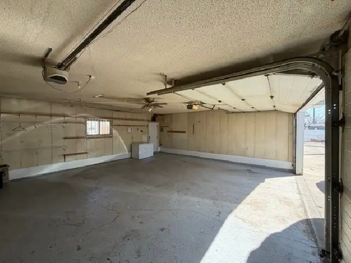 Garage / Workshop Space for Rent – North Edmonton – $650$/Month