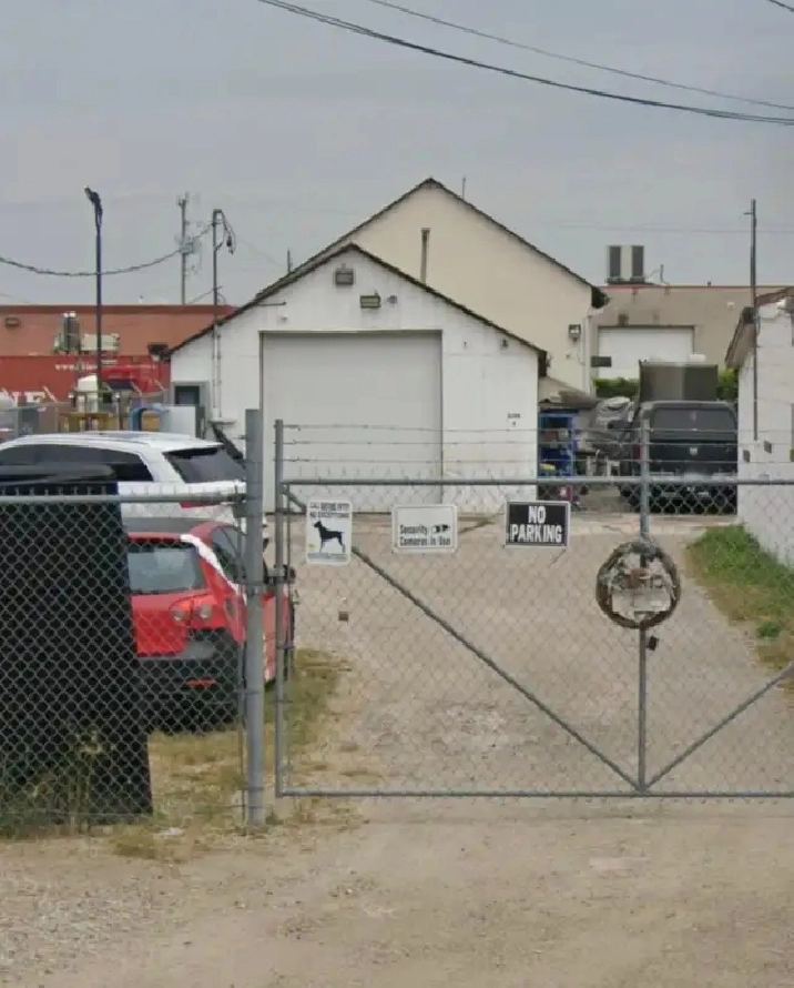1700 Sqft Commercial Building For Lease