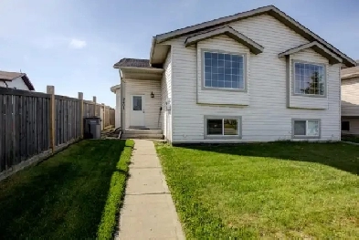 3 Bed 1.5 Bath Duplex in Lakeland Available July 2nd!