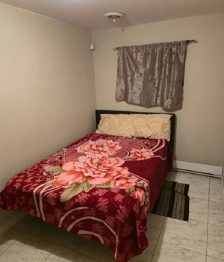 2-Bedrooms in  Townhouse – Roommate Setting/ 2 chambres à louer