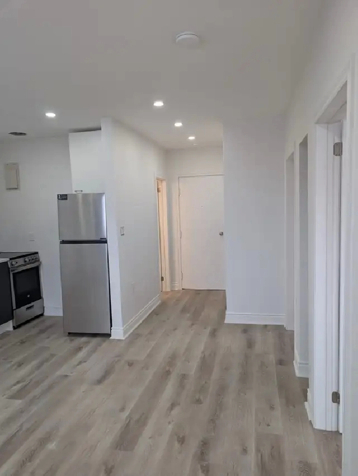 Beautifully Rennovated 2 Bedroom near Soldiers' Memorial