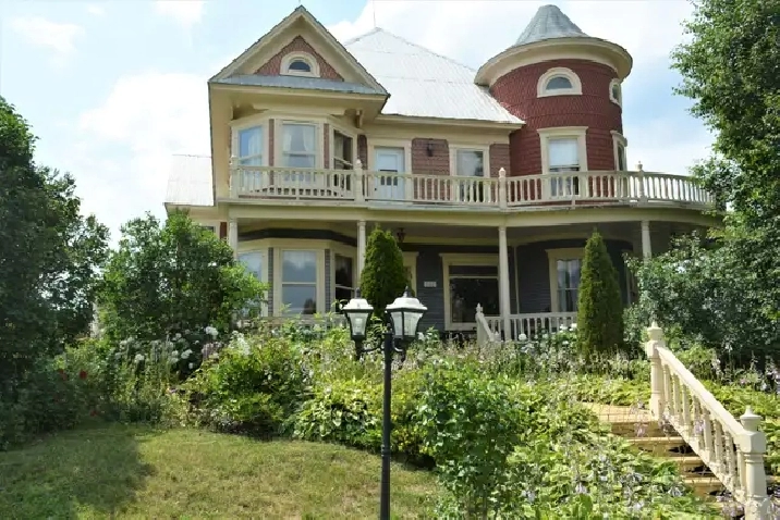 Grand Country Ancestral House for Sale