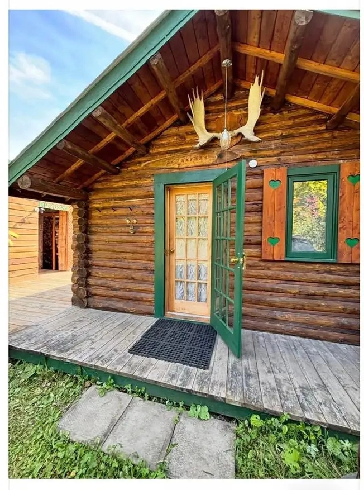 Chalet rustique avec lac privé – Saint-Félix-d’Otis