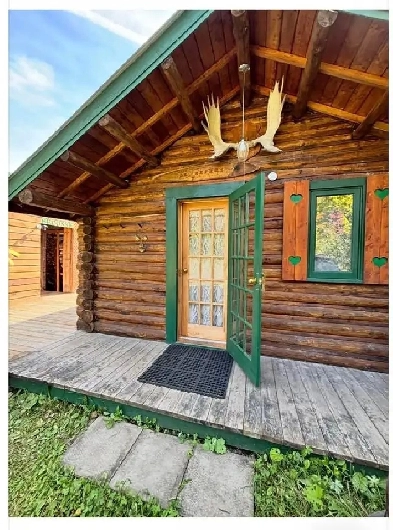 Chalet rustique avec lac privé – Saint-Félix-d’Otis