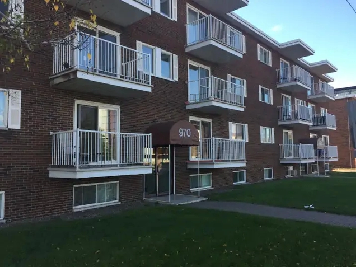1 1/2 à Ste-Foy Emplacement de choix pour JUILLET